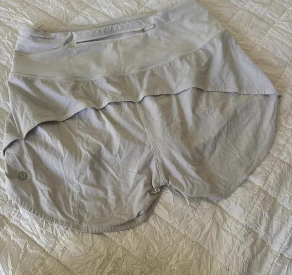 Lululemon Shorts Speed Up White - Image 2