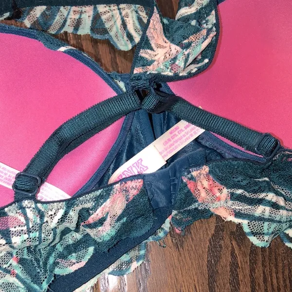 PINK VICTORIAS SECRET bra date push up size medium - Image 4
