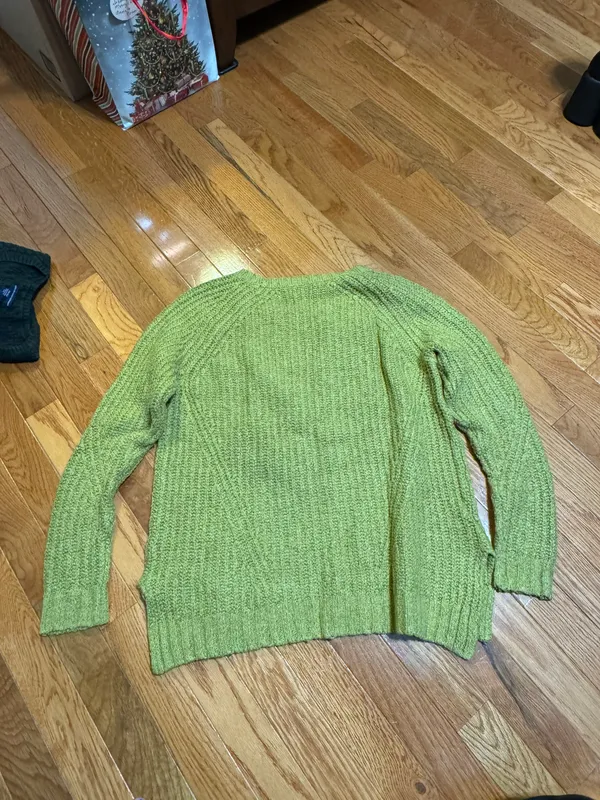 American Eagle Outfitters Sweater - Image 4