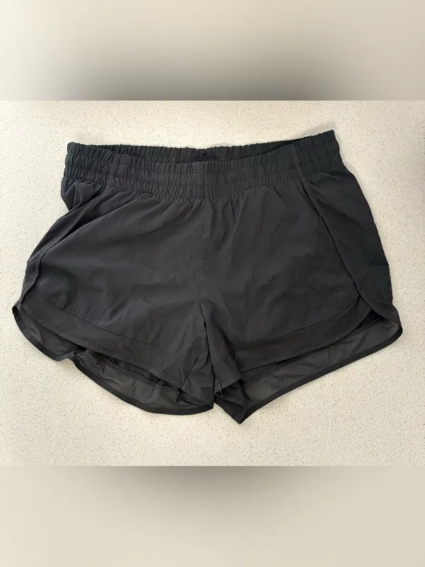 Athleta Mesh Racer Run Mid Rise 4" Short - Image 3