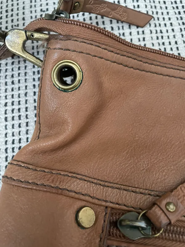 Fossil Crossbody Leather Purse - Image 6