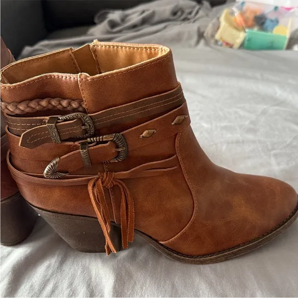 $80 NEW Jellypop Women's Jennifer Heeled Ankle Boots western 10 - Image 7