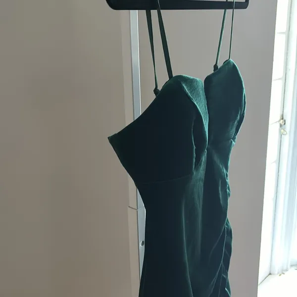 Emerald Sundae Green Velvet Body-con Mini Dress Size Medium - Image 5