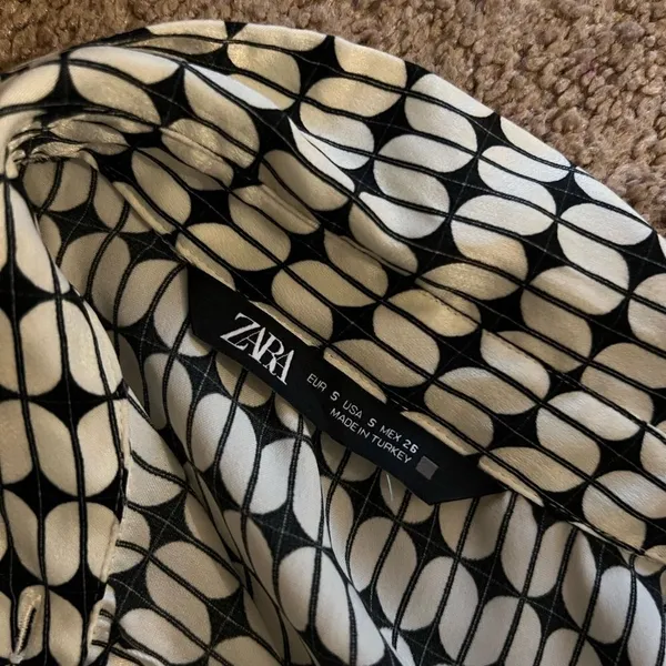 Zara small white button‎ down blouse - Image 8