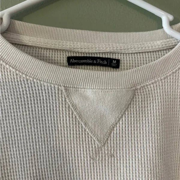 Abercrombie & Fitch Women's Cream Crew Neck Cropped Sweater - Image 2
