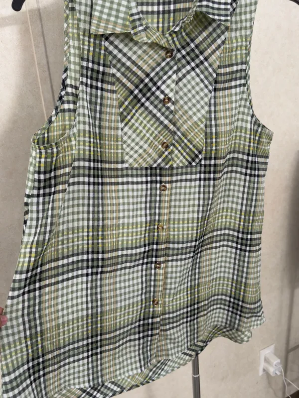 entro Green Plaid Sleeveless Button-Front Blouse - Image 3