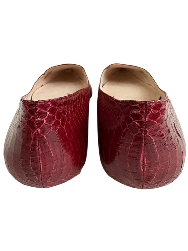 EUC Vince Camuto Leather Pointed Toe Flats Burgundy Size 12 - Image 4