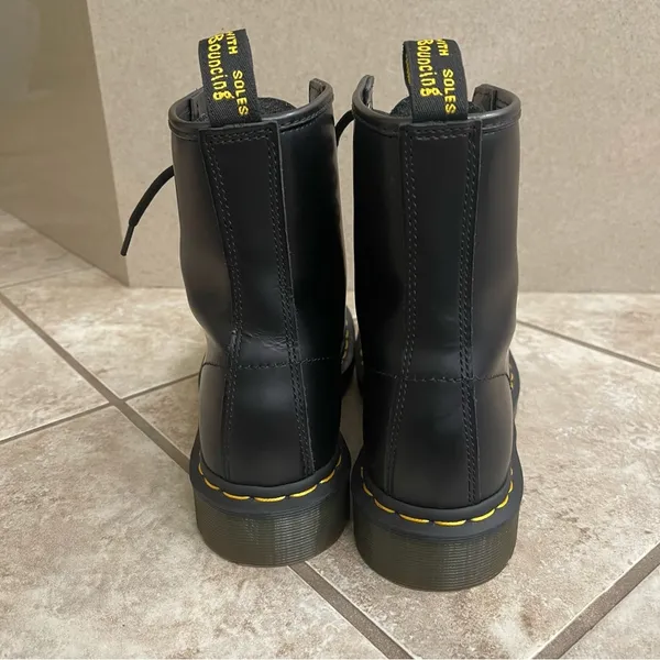 Women's AirWair 1460 Leather Lace Up Boots Size 7 US Used 2xs - Image 7