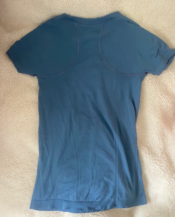 Athleta momentum tee - Image 2