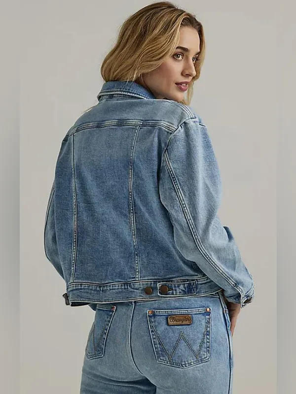 $85 NWOT Wrangler Retro Womens Denim Cowboy Jacket in light wash XL - Image 2