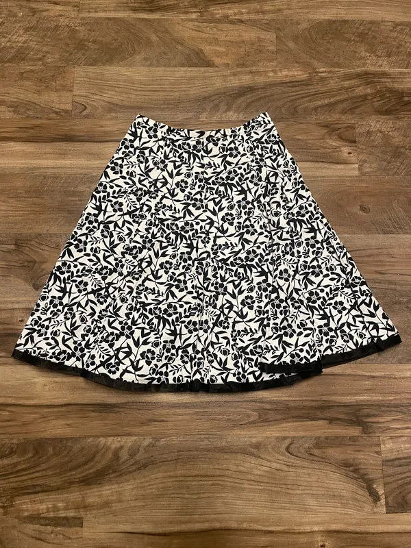 HILLARD & HANSONS Women's Twirl Skirt A-Line Black & White Floral Full Size 6 - Image 2