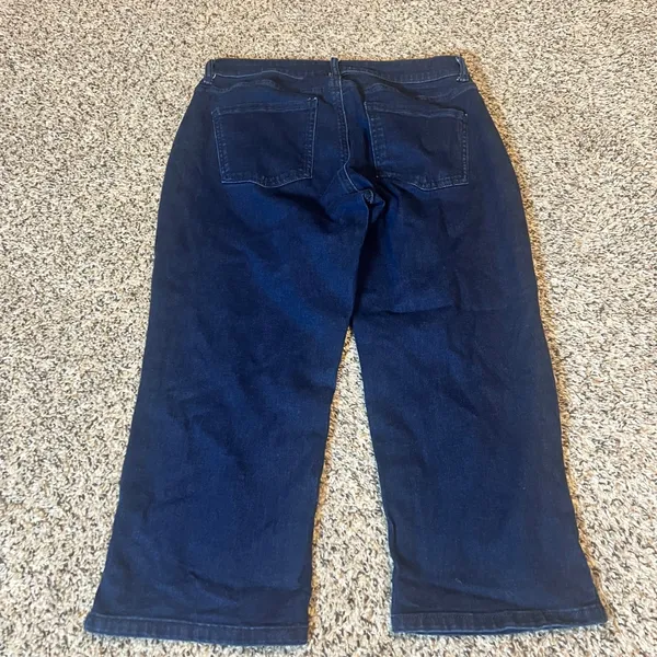 Croft & Barrow‎ Women's Dark Wash Denim Cropped Wide Leg Jeans Size 8 - Image 7