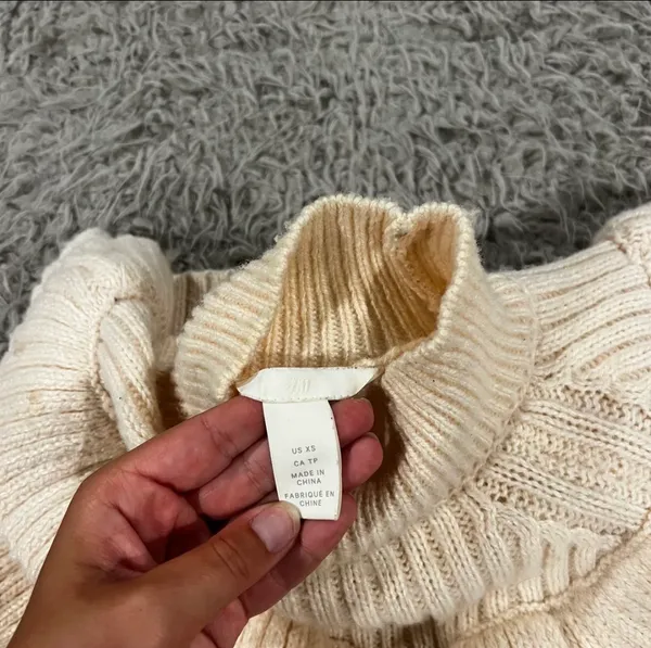 H&M Sweater - Image 3