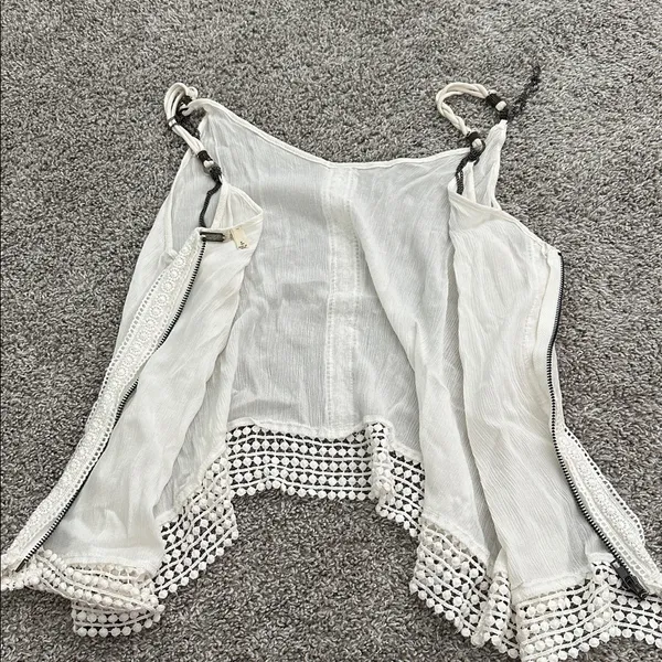 Gimmicks by BKE Off White Lace-Trim Cami Tank Top - Image 9