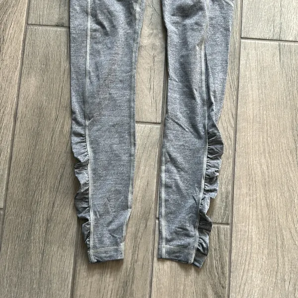 Lululemon gray leggings - Image 3