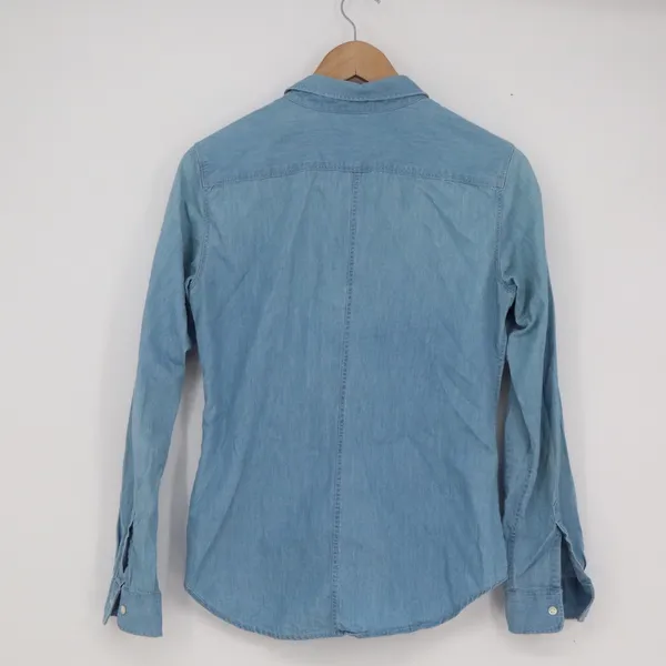 Uniqlo Womens Light Wash Denim Chambray Button Down Shirt Small Blue - Image 4