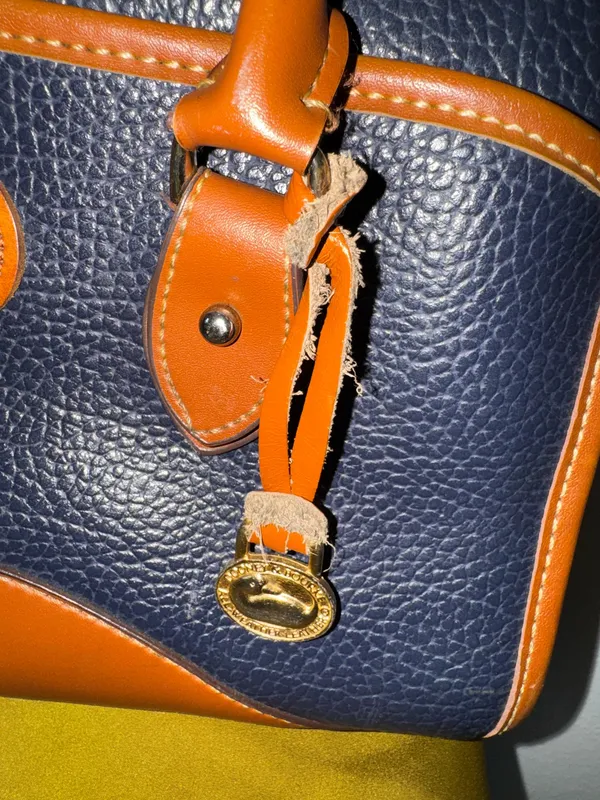 Vintage Dooney & Bourke All Weather Leather Satchel Unlined. - Image 4