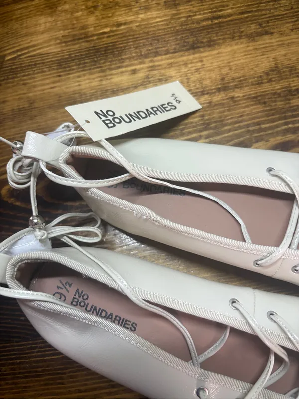 No boundaries Beige lace up flats size 9.5 - Image 3