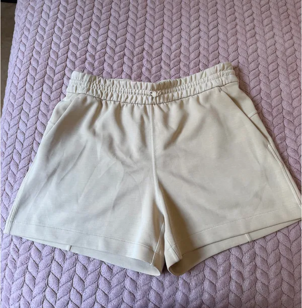 Lululemon Softstreme High-Rise Short 4" - Image 3
