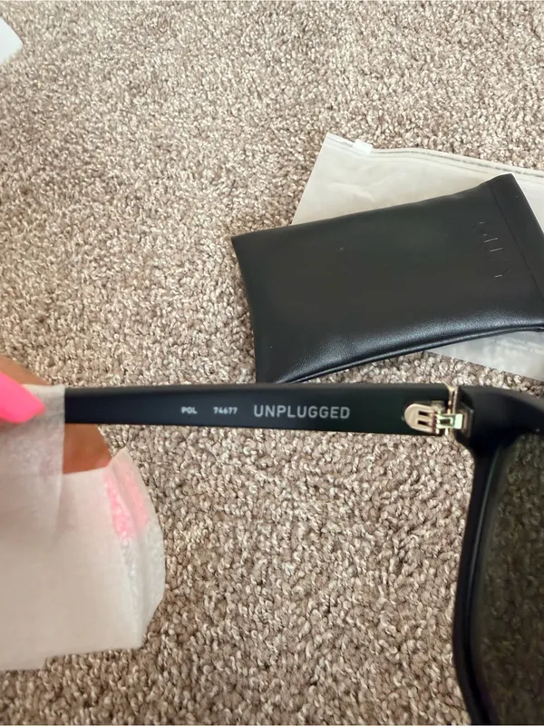 NIB Quay Unplugged 56mm Polarized Square Sunglasses black unisex - Image 9