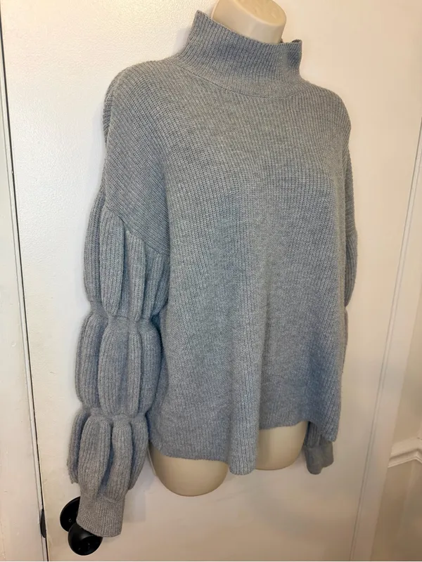 Hem & Thread Gray Ribbed Mock Neck Balloon Sleeve Sweater Size Large - Image 4