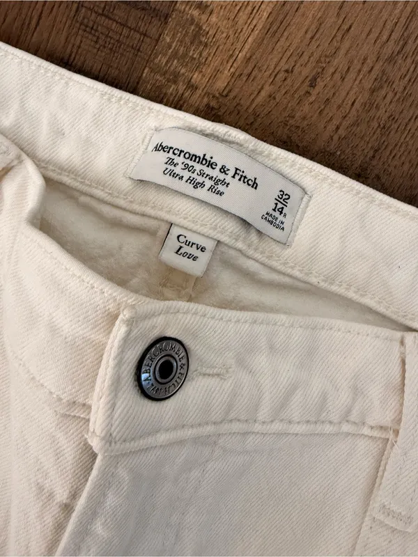 Abercrombie & Fitch 90s Straight Ultra High Rise Curve Love White Denim Jeans 32 - Image 3