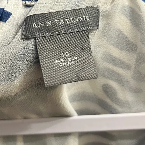 Ann Taylor 100% silk Patterned sleeveless Blouse - Image 5