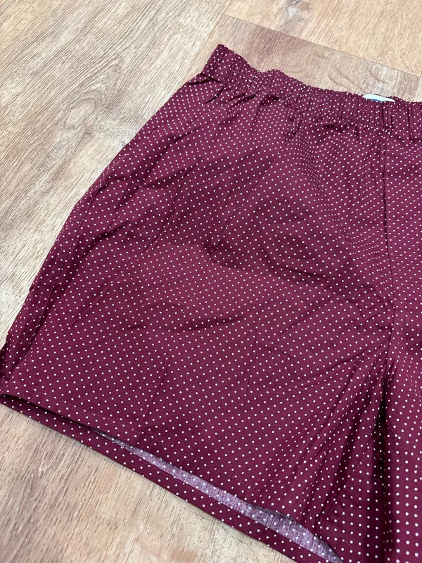 Old navy burgundy polka dot shorts - Image 2
