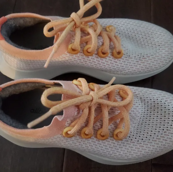 Allbirds Sneakers in Peach and White Size 6 - Image 2