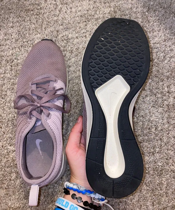 Nike Lavender Tennis Shoes - Image 5
