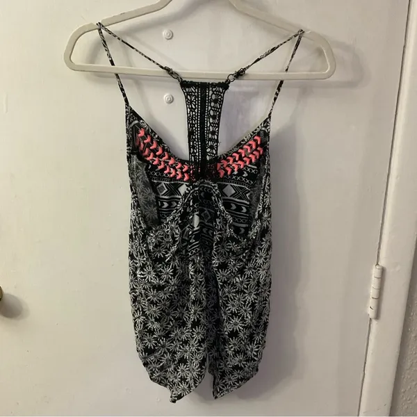 American Rag Black/White Floral Tribal Handkerchief Hem Tank M Southwestern Boho - Image 3