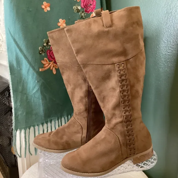 London Rag Faux Suede Brown Boots With Threaded‎ Design On Side - Image 2