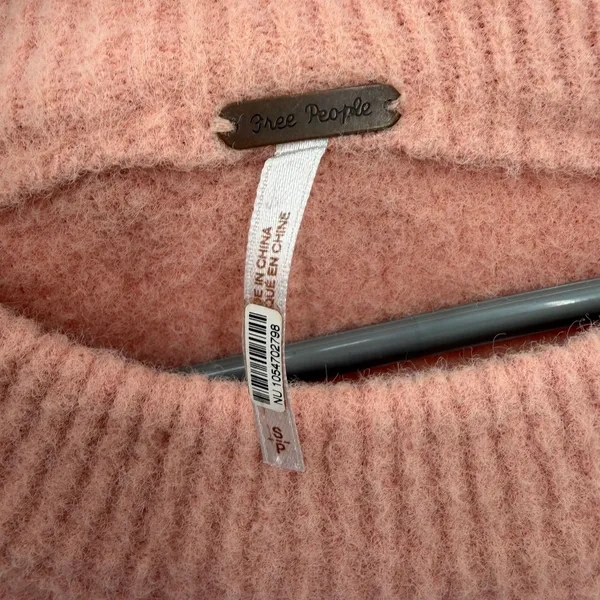 Free people sweater oversized small - Image 4