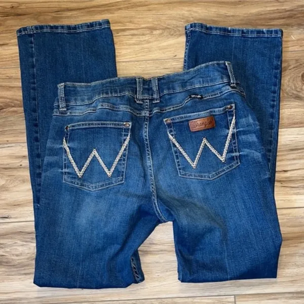 WRANGLER RETRO® MAE MID RISE BOOTCUT JEAN in Vivianna 11x30 - Image 9