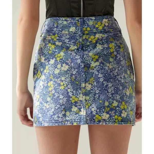 Laura Ashley Urban Outfitters Floral Denim Mini‎ Skirt Medium Blue Yellow White - Image 2
