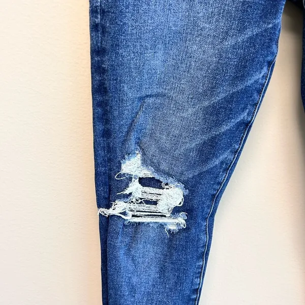 American Eagle Hi-Rise Distressed Jegging Size 2 - Image 10