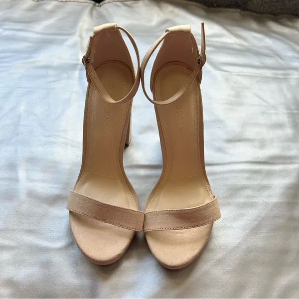 Elegant Tan Block Heel Sandals Size 7.5 - Image 3