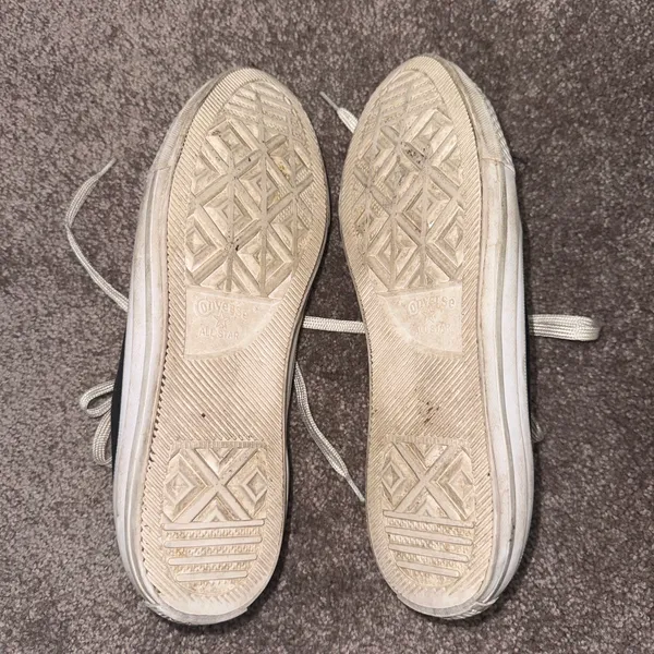 Converse Women’s Sneakers sz 8 ✨ - Image 2