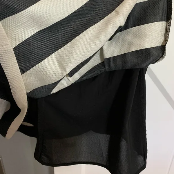 Black/white large horizontal stripes flare mini skirt , size XS fully lined - Image 3