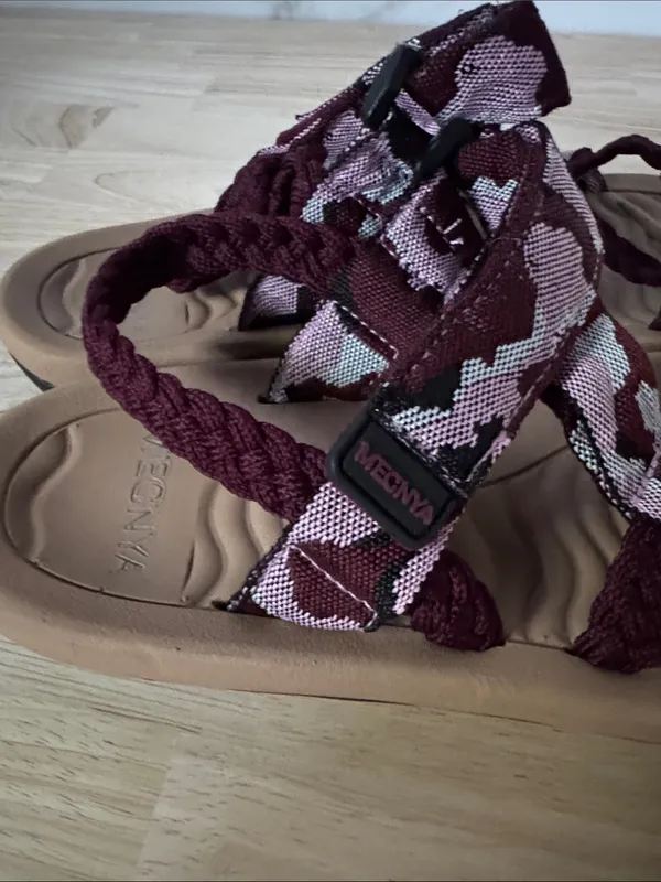 MEGNYA Braided Strap Sandals in Burgundy and Light Pink EUC - Image 3