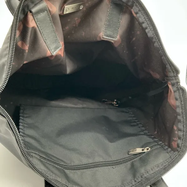 A Very Rare Beautiful Vintage Foldable Nylon Tumi Travel Tote Bag - Image 5
