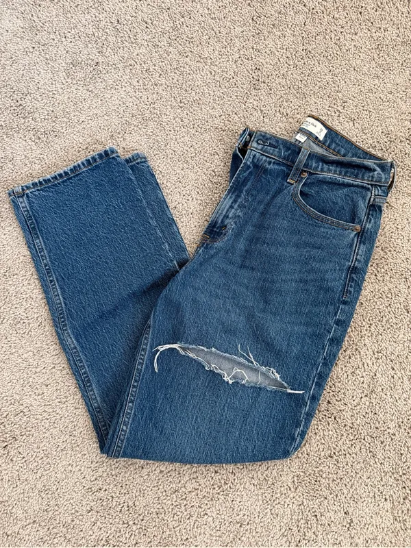 Curve Love Ultra High Rise 90s Straight Jean (8 short) - Image 2