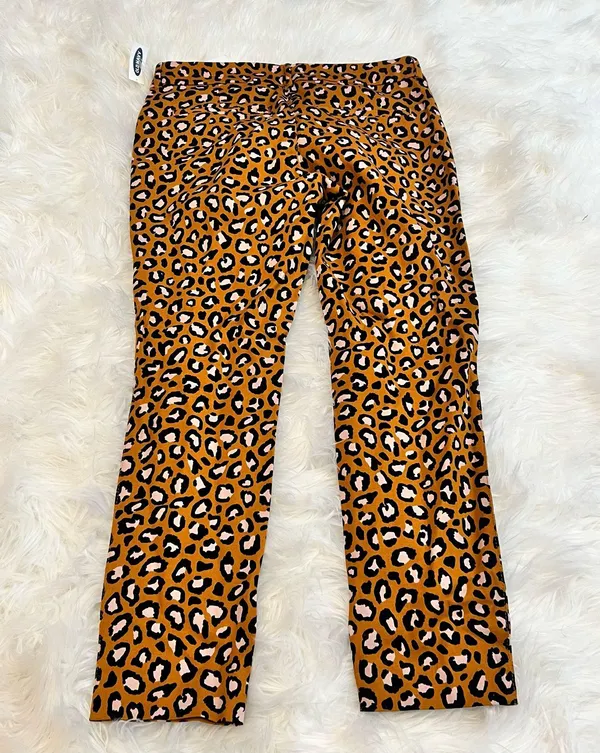 Women’s old navy cheetah print pixie pants. New! Size 6 - Image 2