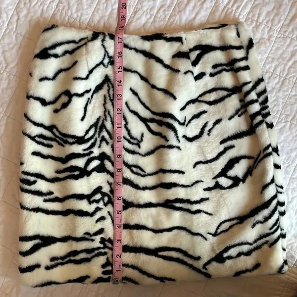 Vintage 90's y2k Fuzzy White Tiger Zebra Mini Skirt - Image 4