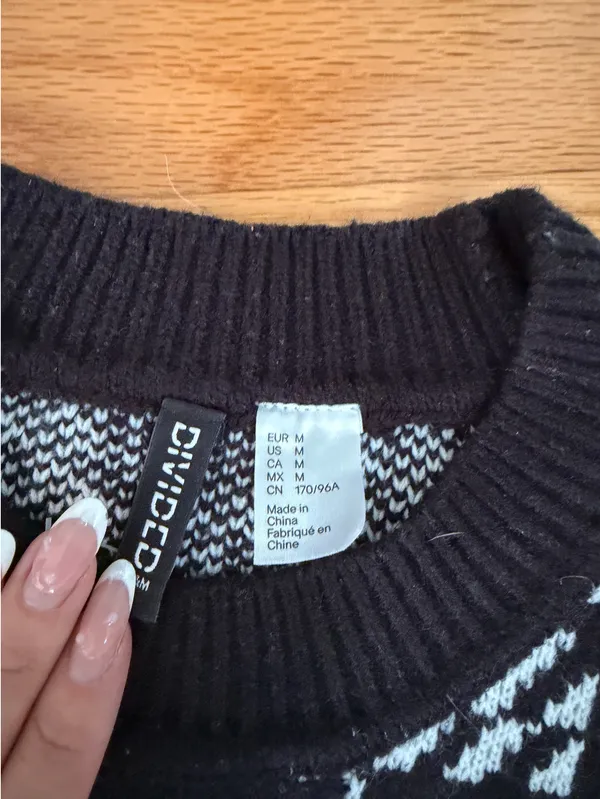 H&M sweater - Image 2