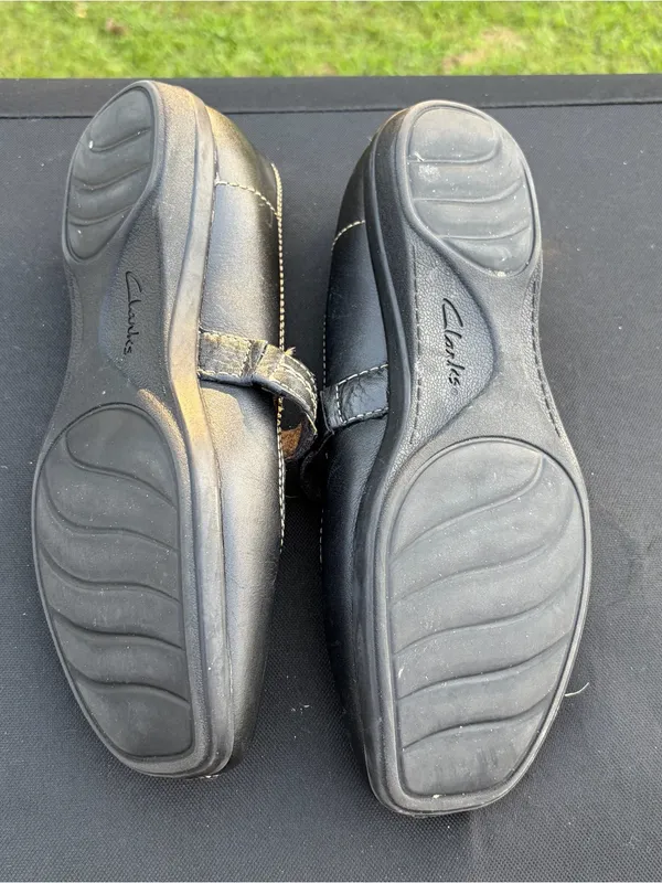 Clarks Black Mary Jane Flats with Contrast Stitching Sz 9.5 - Image 8