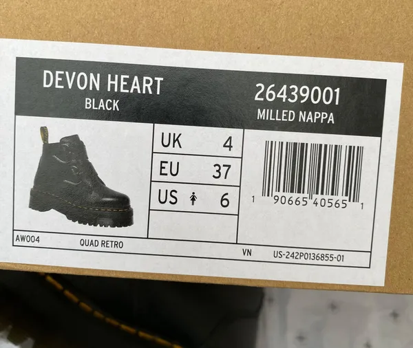 Dr Martens black leather heart shaped buckle boot US size 6 - Image 8
