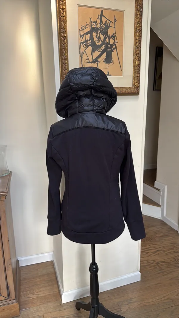 Athleta Women's Black Quilted Fleece Jacket Size Small - Image 3