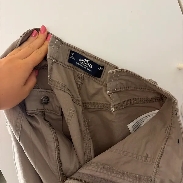 Hollister Brown cargo shorts with multiple pockets #cargo - Image 2