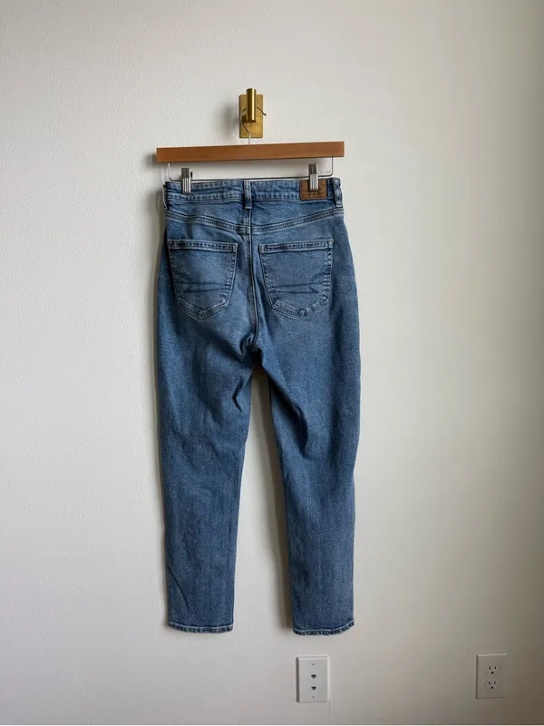 American Eagle Women's Mom Jeans Distressed Baggy Medium Wash Size 2 - Image 3